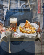 Kartoffelwaffel-Sandwich mit Forelle und Salsa, Potato waffle sandwich