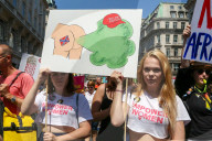 NEWS - "Bring the Noise March": Trump Protest in London