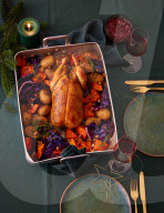 Ente mit Rotkohl, Kürbis, und Kartoffeln vom Blech, Oven baked duck with red cabbage, pumpkin, and potatoes