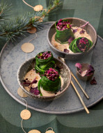 Mini-Spinat-Wraps mit Linsen-Rotkohl-Füllung, Mini spinach wraps with lentil and red cabbage filling