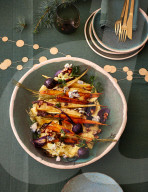 Ofengemüse auf Kartoffelstampf, Oven baked vegetable on mashed potatoes