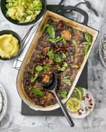 Querrippen-Ragout mit Limette und Basilikum, Cross rib ragout with lime and basil