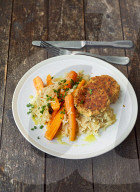 Linsen-Frikadellen mit Sauerkraut, Lentils with Sauerkraut