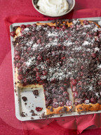 Kirsch-Streuselkuchen Schwarzwälder Art, Black Forest Crumble Cake