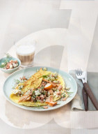 Omelette mit Gurken, Krabben und Lachs, Omelette with cucumbers, crabs and salmon