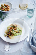 Kabeljaufilet mit Petersilienpüree und Mandel-Caponata, Cod fillet with parsley puree and almond caponata