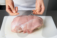 Step 4, Gefüllte Putenbrust, Step 4, Stuffed Turkey Breast, Stringing with Yarn
