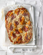 Pizza Salami vom Blech, Pizza Salami on baking sheet
