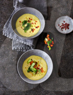 Gelbe-Linsen-Suppe mit Möhre und Pak choi, Yellow lentil soup with carrot ud pak choi