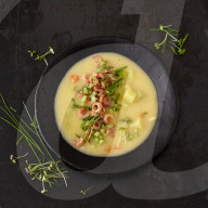 Kartoffelsuppe mit Krabbensalat, Potato soup with crabs