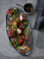Reuben Riffels Schweinebauch, Marinated pork belly with roasted vegetables