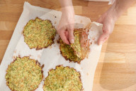 Step 4, Gefüllte Zucchini-Tortillas, Step 4, Stuffed Zucchini Tortillas, Removing from Baking Paper