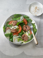 Lammbuletten mit Spinat-Grapefruit-Salat, Lamb Meat Balls with Spinach Grapefruit Salad 