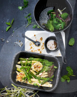 Spargelsalat mit Nuss-Vinaigrette, Asparagus salad with nut vinaigrette
