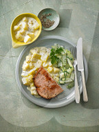 Gebratener Leberkäse mit Senf-Bechamel-Kartoffeln, Fried meatloaf with potatoes in mustard bechamel