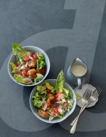 Caesar Salad mit Pilzbuletten, Caesar salad with mushroom balls