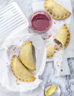 Cornish Pasties mit Cumberland-Sauce, Cornish Pasties with Cumberland-Sauce