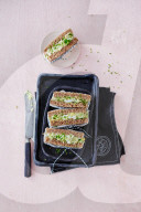 Avocado-Eiersalat-Stulle mit Gurke, Avocado and egg salad cucumber