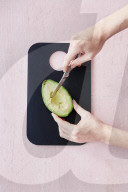 Step Avocado-Eiersalat-Stulle mit Gurke, Step Avocado and egg salad cucumber