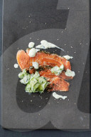 Graved Lachs mit Gurke und Sesam, Graved salmon with Cucumber and sesame
