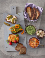 Leinsamenbrot, Spiantcreme, Paprika-Obatzter, Kasselercreme, Linseed bread, spinach cream, paprika obatzter, Kasseler cream