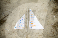 Do it yourself: Toy Sailboat made of Canvas and Flotsam