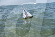 Do it yourself: Toy Sailboat made of Canvas and Flotsam