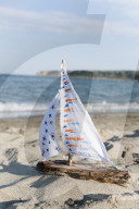 Do it yourself: Toy Sailboat made of Canvas and Flotsam