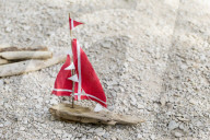 Do it yourself: Toy Sailboat made of Flotsam and Kitchen Towel