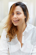  Woman wearing a white Shirt 