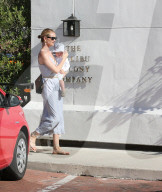 EXKLUSIV - Rosie Huntington-Whiteley spielt mit Klein Jack im Park