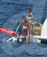 PEOPLE - Sylvester Stallone schippert mit seinen Kids in SŸdfrankreich herum