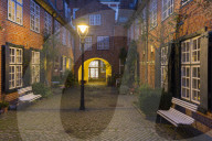 Haasenhof at night
