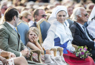 PEOPLE - Prinzessin Estelle sichtlich gelangweilt bei der Geburtstagsfeier ihrer Mutter Victoria