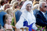 PEOPLE - Prinzessin Estelle sichtlich gelangweilt bei der Geburtstagsfeier ihrer Mutter Victoria