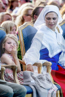 PEOPLE - Prinzessin Estelle sichtlich gelangweilt bei der Geburtstagsfeier ihrer Mutter Victoria