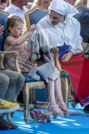 PEOPLE - Prinzessin Estelle sichtlich gelangweilt bei der Geburtstagsfeier ihrer Mutter Victoria