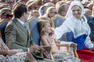 PEOPLE - Prinzessin Estelle sichtlich gelangweilt bei der Geburtstagsfeier ihrer Mutter Victoria