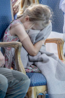 PEOPLE - Prinzessin Estelle sichtlich gelangweilt bei der Geburtstagsfeier ihrer Mutter Victoria