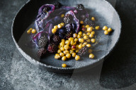 Rotkohl & Kichererbsen geröstet mit Brombeeren, Red cabbage & chickpea roasted with blackberry
