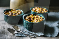 Goldener Hirseauflauf mit Steinobst, Golden millet casserole with stone fruit
