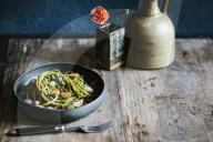 Pasta mit gebratenen Radieschen, Pasta with fried radishes
