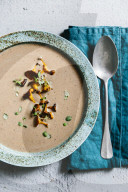Gemischte Pilzsuppe mit Esskastanien, Mixed mushroom soup with sweet chestnuts