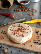 Veganer Rauchkäse mit Chili und Mandel, Vegan Smoky Chili Almond Cheese