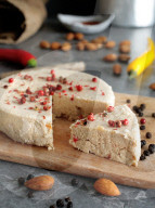 Veganer Rauchkäse mit Chili und Mandel, Vegan Smoky Chili Almond Cheese
