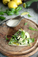 Vegane Grüne Tortilla Pizza mit Avocado, Vegan green tortilla pizza with avocado