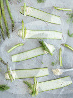 Step Einfache Zucchini-Röllchen (Rohkost), Step Simple raw zucchini roll-ups