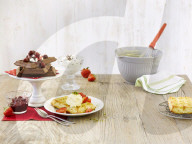 Schwarzwaelder Waffel und Belgische Waffel mit Eis, Black Forest Waffle and Belgian Waffle with Ice Cream