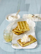 Waffeln mit Frischkaese und Apfelgelee, Waffles with Farmer Cheese and Apple Jelly