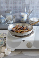 Kaiserschmarren mit Blaubeeren und Puderzucker, Kaiserschmarrn with Blueberries and Icing Sugar
